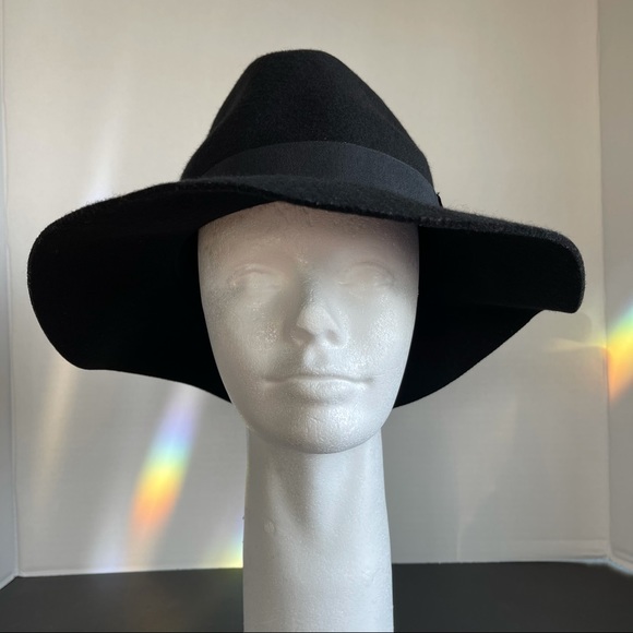 Woman’s Hat 100% Wool - Picture 7 of 15